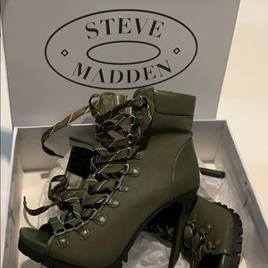 Steve Madden Olive lace up booties sz 8